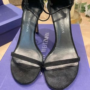 Goosebump texture black leather stiletto